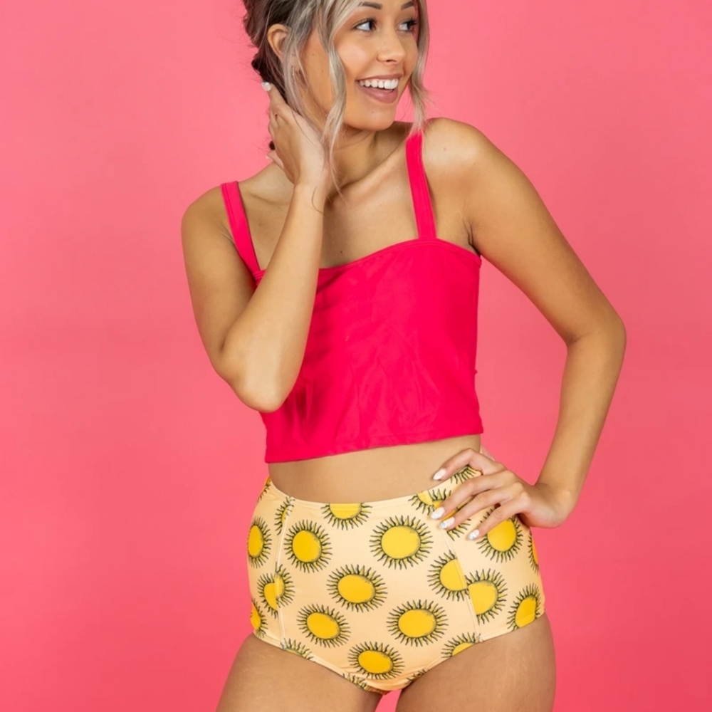 KORTNI JEANE: hibiscus tie up top - Picture 5 of 6